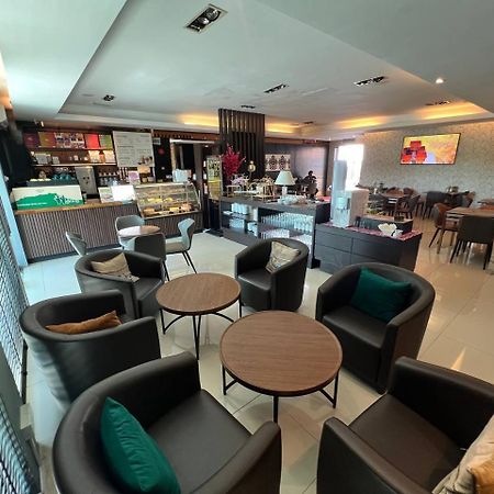 Hotel De Leon Lahad Datu Buitenkant foto